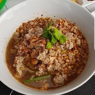เมนูของร้าน ก๋วยเตี๋ยวราชารสเยี่ยม ถนนสันติสุข