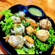 เมนูของร้าน ตี๋ลูกชิ้นปลา-ข้าวขาหมู ประชาอุทิศ 91 ตี๋ลูกชิ้นปลา-ประชาอุทิศ 91