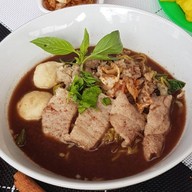 เมนูของร้าน ก๋วยเตี๋ยวราชารสเยี่ยม ถนนสันติสุข