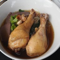 เมนู ก๋วยเตี๋ยวราชารสเยี่ยม ถนนสันติสุข