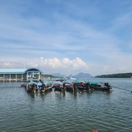 สามช่องซีฟู้ด