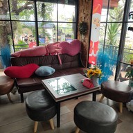 บรรยากาศ Tanya Cafe ร้านกาแฟนั่งชิวริมถนน304 ข้างร้านใบบัวแกงใต้
