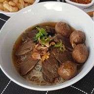 เมนูของร้าน ก๋วยเตี๋ยวราชารสเยี่ยม ถนนสันติสุข