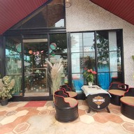 หน้าร้าน Tanya Cafe ร้านกาแฟนั่งชิวริมถนน304 ข้างร้านใบบัวแกงใต้
