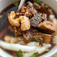 เมนูของร้าน ก๋วยจั๊บน้ำข้นกระดูกอ่อน