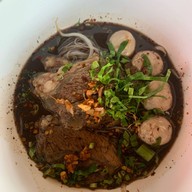 ร้านก๋วยเตี๋ยวเรือบ้านไผ่ พันเสด็จใน