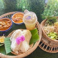 โหนมจีนบุฟเฟต์ผักสด ผักต้มกะทิ สาขาสมอทอง