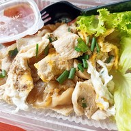 บรรยากาศ ข้าวหมูแดงหมูกรอบ นายพล อาคารนิรมิต เขาสามยอด ลพบุรี