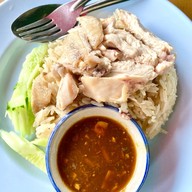 ข้าวมันไก่ศรีวัย ( ข้างโรงแรมสีหราช )