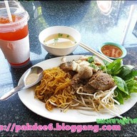 ก๋วยเตี๋ยวเดินดง