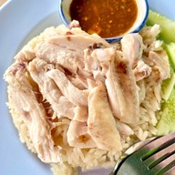 ข้าวมันไก่ศรีวัย ( ข้างโรงแรมสีหราช )