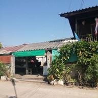 หน้าร้าน ร้านข้าวซอยป้าแดง