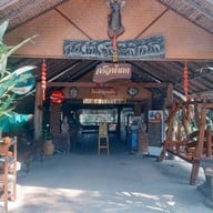 หน้าร้าน ครัวน้ำตก