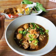 เมนูของร้าน ก๋วยเตี๋ยวเรือบ้านกลางกรุง
