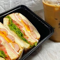 AM.cafe แซนวิชและเครื่องดื่ม