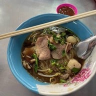 เจ๊จุ๋ม ก๋วยเตี๋ยวหมูนํ้าแดง