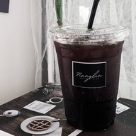 นั่งเล่น คาเฟ่ -