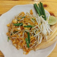 เรือนไทย ผัดไทย หอยทอด ข้าวมันไก่