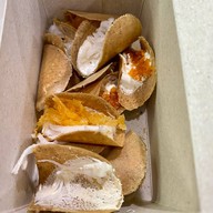 ขนมเบื้องสูตรโบราณเจ้าเก่าทางรถไฟ