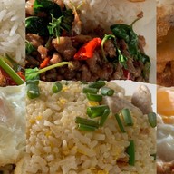 กินได้ กะเพรา ไข่เจียว โค้งราม่า