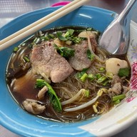 เจ๊จุ๋ม ก๋วยเตี๋ยวหมูนํ้าแดง