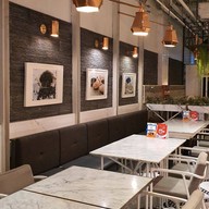 บรรยากาศ Salt // Pepper Central World