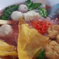 เมนูของร้าน ก๋วยเตี๋ยวลูกชิ้นแคระ เจ้าเก่าอุดมสุข