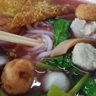 เมนูของร้าน ก๋วยเตี๋ยวลูกชิ้นแคระ เจ้าเก่าอุดมสุข