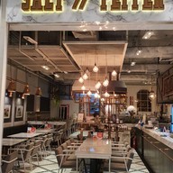 หน้าร้าน Salt // Pepper Central World