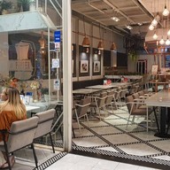 บรรยากาศ Salt // Pepper Central World