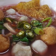 เมนูของร้าน ก๋วยเตี๋ยวลูกชิ้นแคระ เจ้าเก่าอุดมสุข