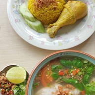 เมนูของร้าน อาหารตามสั่งอิสลาม ข้าวหมกไก่ย่างบังฟารุก ฮาลาล ร้านอาหารอิสลาม 曼谷“邦发禄烤鸡”清真餐厅 热烈欢迎所有穆斯林游客 นวมินทร์ 86