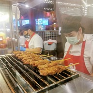 บรรยากาศ เจ๊แดงสามย่าน ส้มตำ คอหมูย่าง ไอคอนสยาม