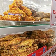 บรรยากาศ เจ๊แดงสามย่าน ส้มตำ คอหมูย่าง ไอคอนสยาม