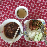 เมนูของร้าน เจ๊อึ่ง ก๋วยเตี๋ยวหมูตุ๋น