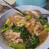 เมนูของร้าน ราดหน้ายอดผักหลังบขส ลพบุรี