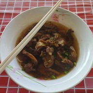 เมนูของร้าน เจ๊อึ่ง ก๋วยเตี๋ยวหมูตุ๋น