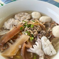 เมนูของร้าน เตี๋ยวเกี๊ยวระเบิด ลาดกระบัง