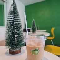 Under Over Cafe สวนดอก