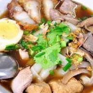 ก๋วยเตี๋ยวสุโขทัย&ก๋วยจั๊บสูตรโบราณ ปากซอยเอกชัย25/1