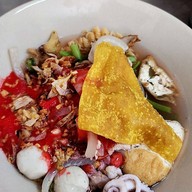 เมนูของร้าน ก๋วยเตี๋ยวหมึกไข่ ซอยหลังวัดต้นสน