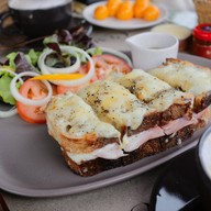 เมนูของร้าน Clair de Lune Cafe & Bistrot Wangnamkhiao