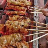 ร้านหมูปิ้งเตาถ่านสูตรโบราณ สุมิตรา สายไหม