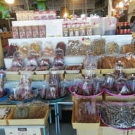 ตลาดบ้านเพ