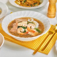บ.เบนซ์ ราดหน้ายอดผัก สุกี้ - สี่พระยา 🍜🌾 บางรัก