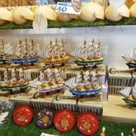 ตลาดบ้านเพ