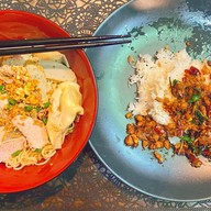 ครัวแม่ต้อย บะหมี่เกี๊ยวต้มยำ