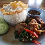 เมนูของร้าน ก๋วยเตี๋ยวเรือแหกโค้ง นครราชสีมา