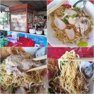 ข้าวหมูแดง อากงอาม่า
