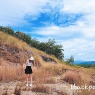 บรรยากาศ ทุ่งหญ้าสีทอง เขาหล่น นครนายก